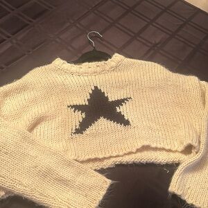 Edikted Teen/Women crop sweater size XS/S